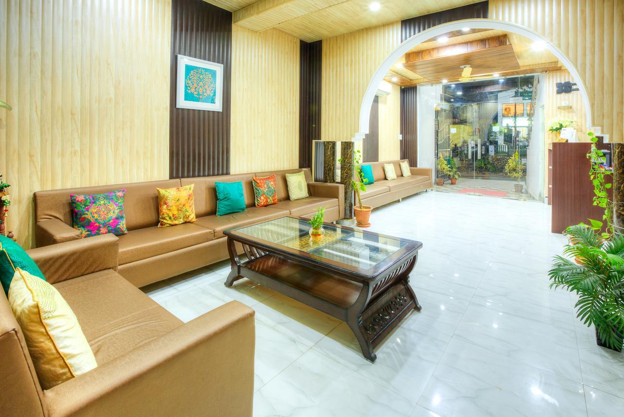 Treebo Trend The Lily Hotel ริชิเคช ภายนอก รูปภาพ