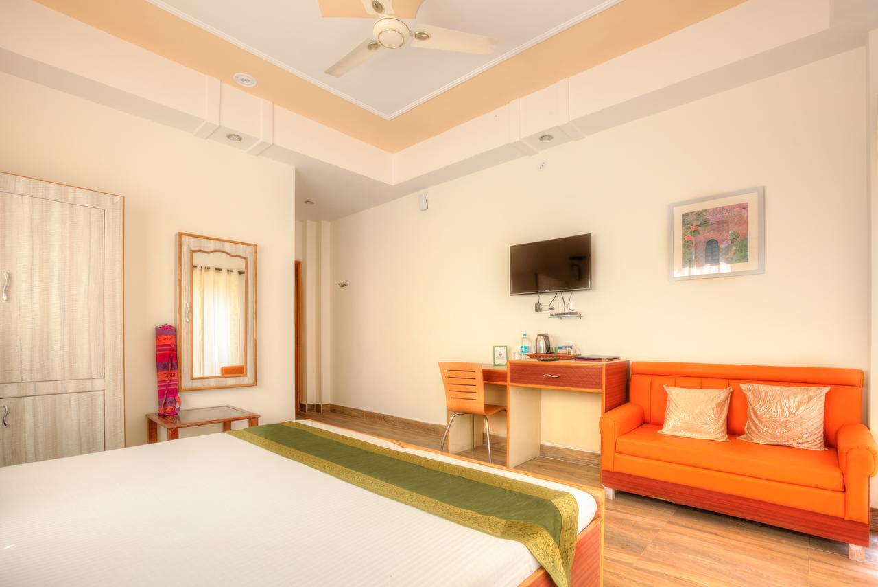 Treebo Trend The Lily Hotel ริชิเคช ภายนอก รูปภาพ